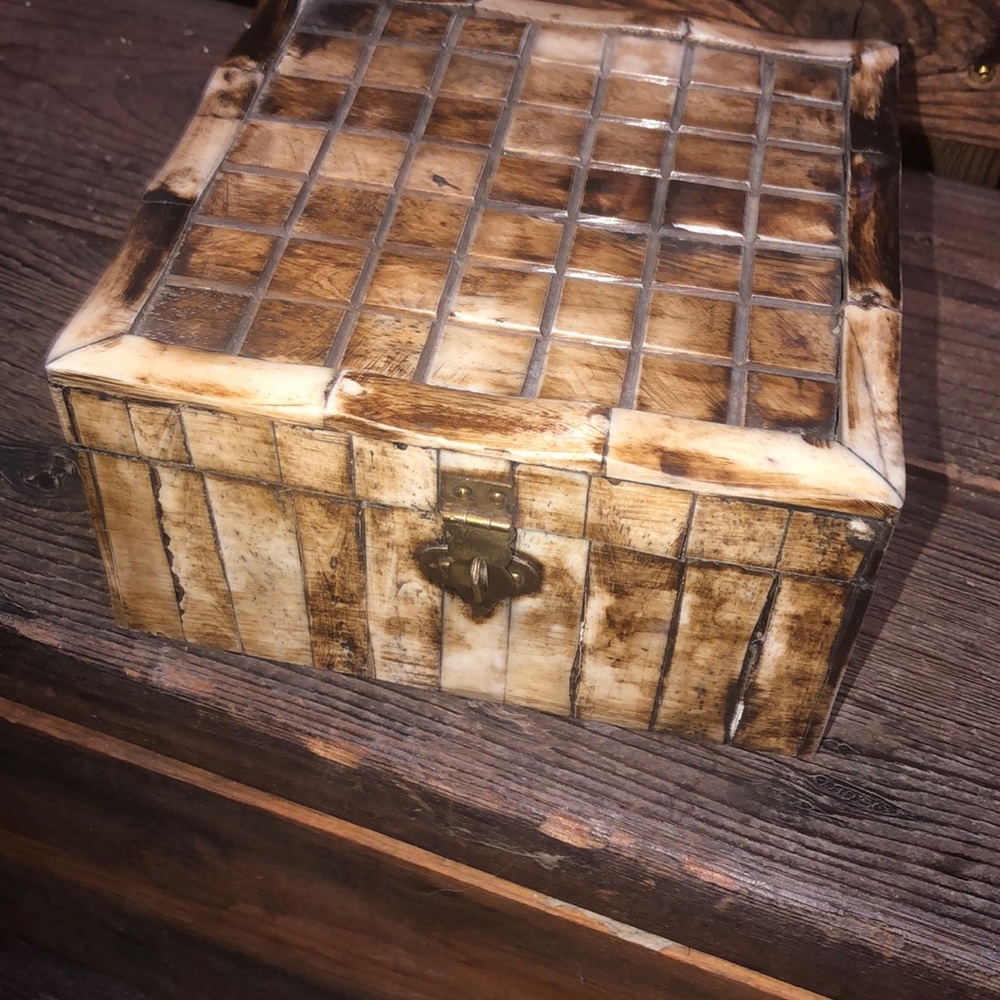 Jewelry wood box
